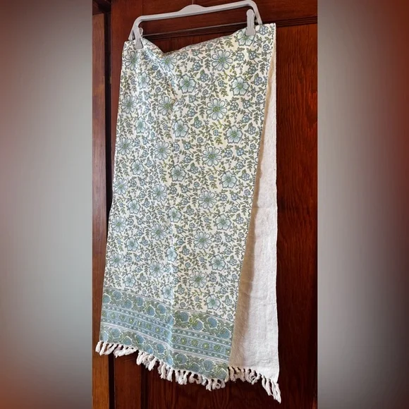 Nicole Miller Boho Table Runner✨ - Picture 2 of 10